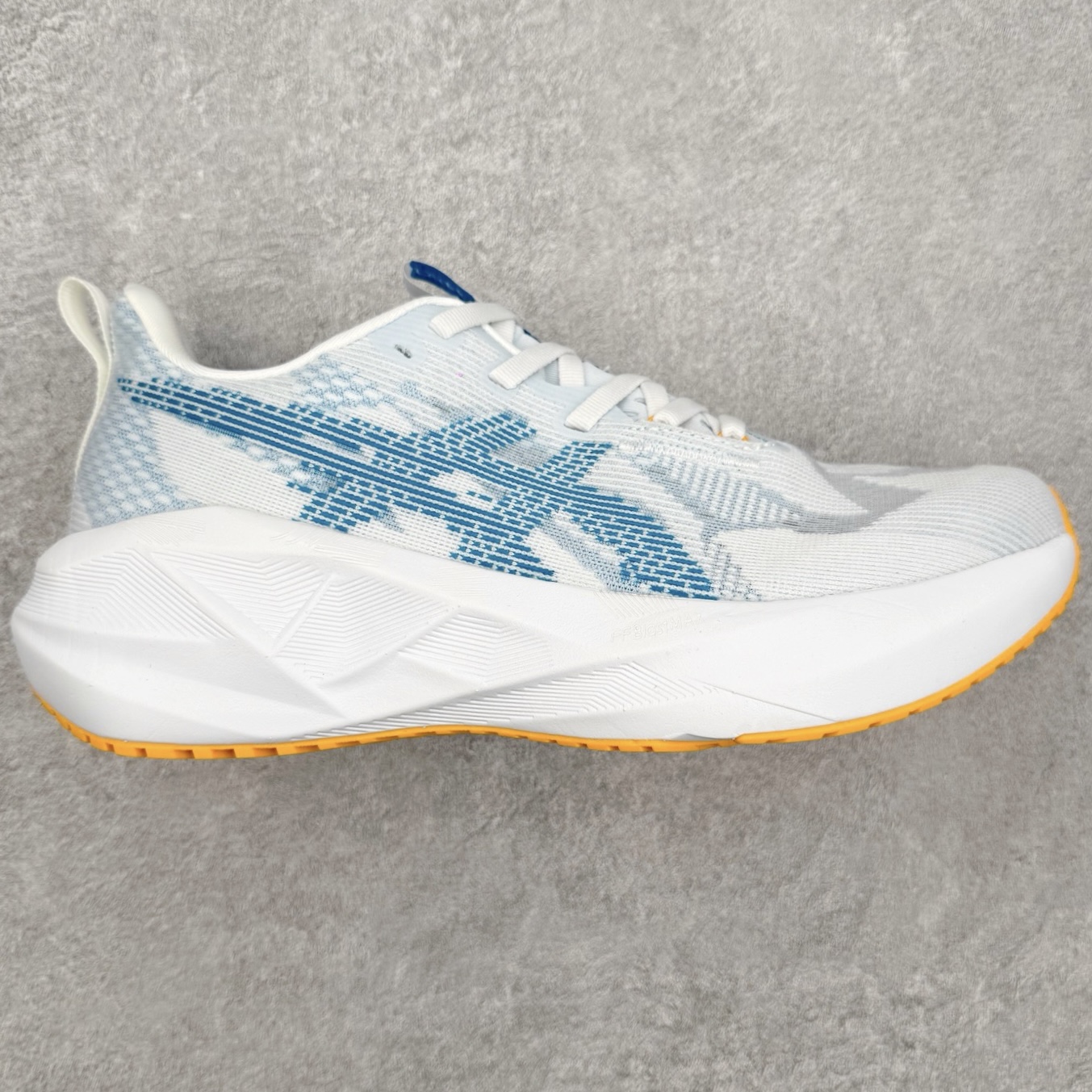 ＃XN ASICS NOVABLAST 5 舒适百搭低帮马拉松训练竞速跑步鞋 ASICS（亚瑟士）是日本