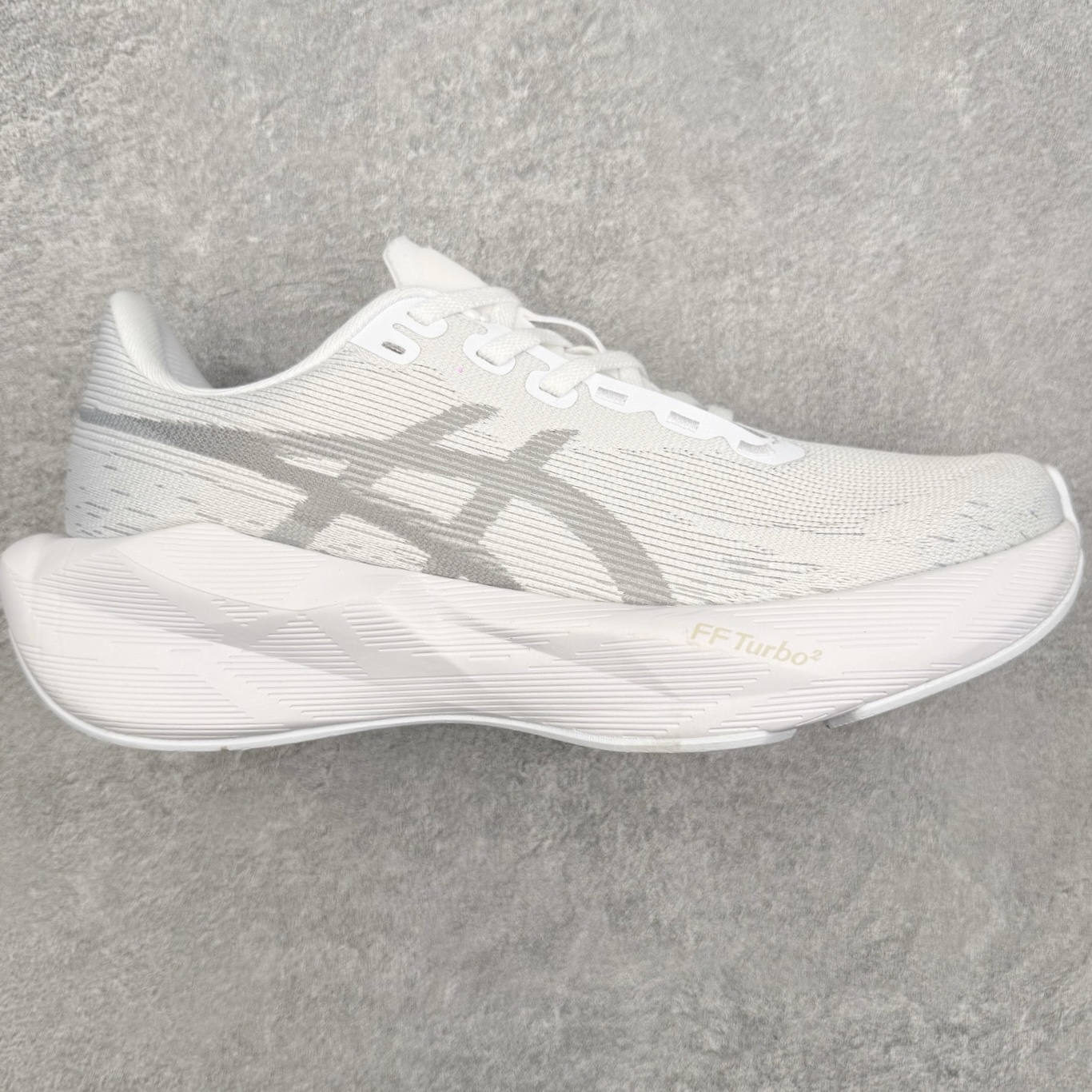 ASICS NOVABLAST 6 舒适百搭低帮马拉松训练竞速跑步鞋 ASICS（亚瑟士）是日本实业家鬼