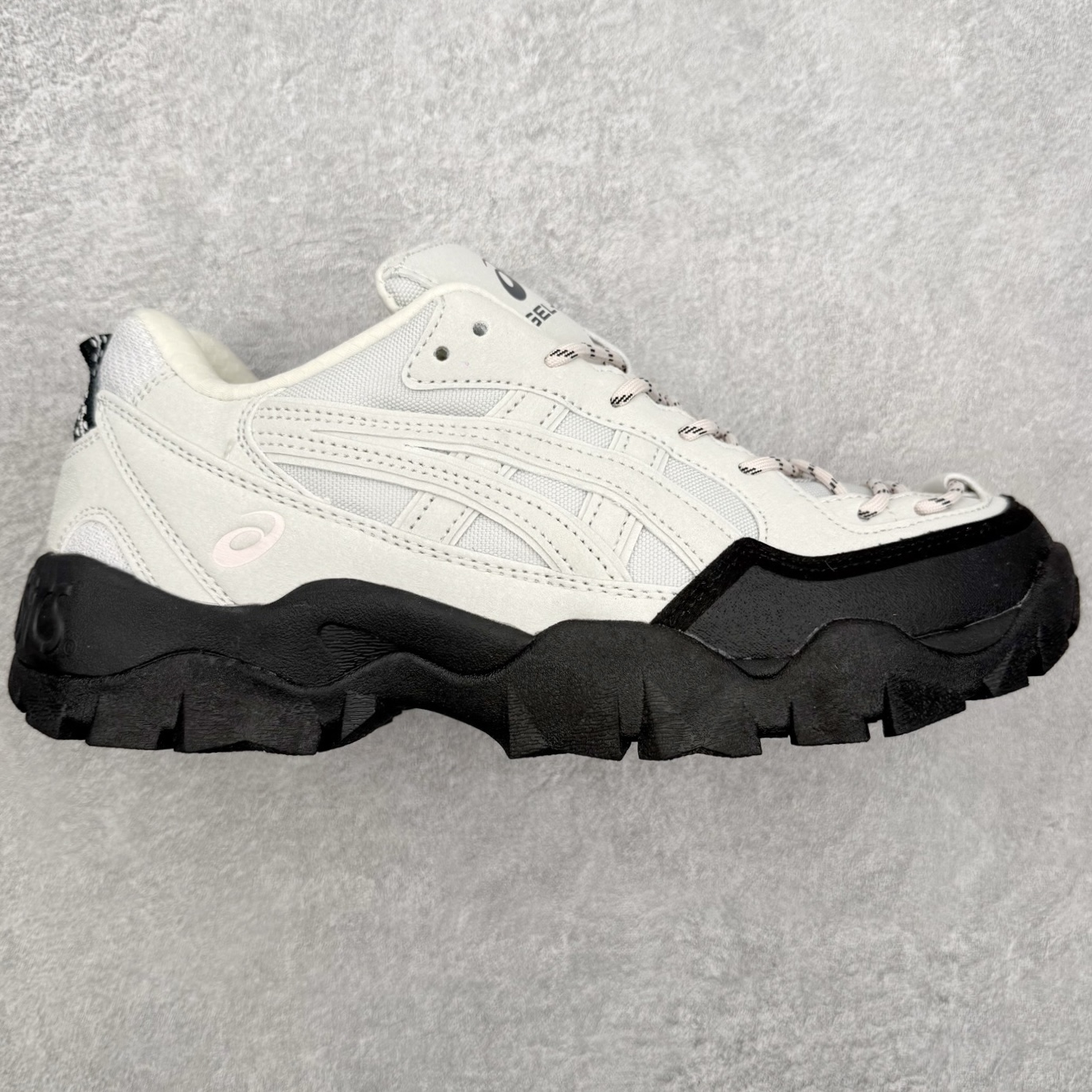 Asics Gel-PICKAX 亚瑟士运动休闲透气专业跑鞋 鞋面采用反绒皮与网布拼接 透气舒适兼具休闲