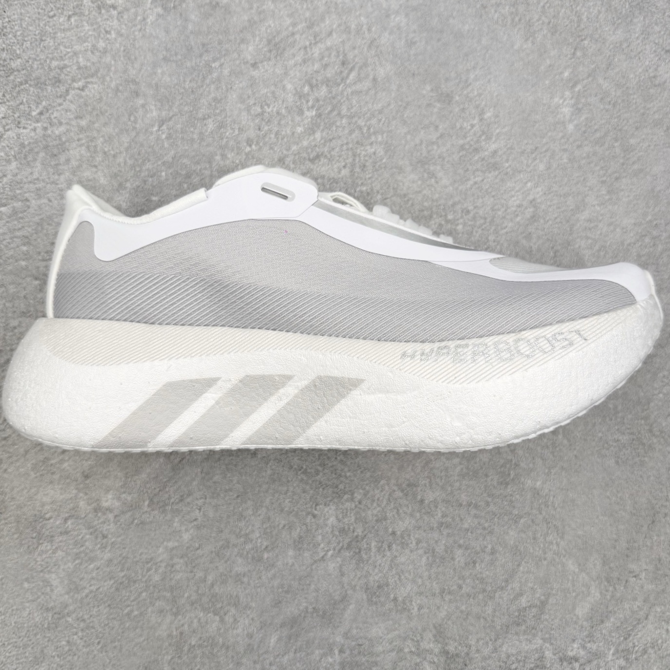AD Hyperboost Edge 爆米花缓震舒适贴合跑步鞋 在 BOOST 之前冠以了 “HYPER