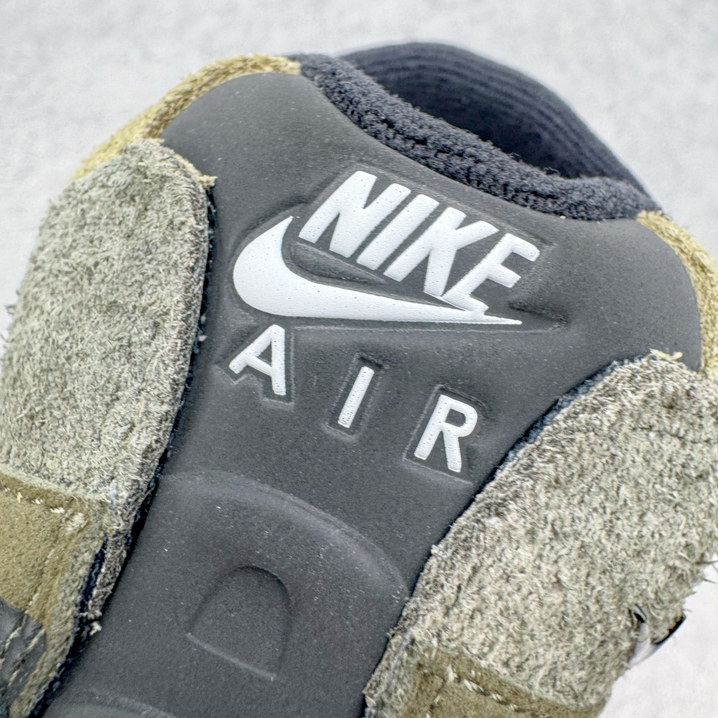 ＃KZ神版 UNDEFEATED x NK Air Max 95 SP 纽约限定 联名黑绿 IB4523