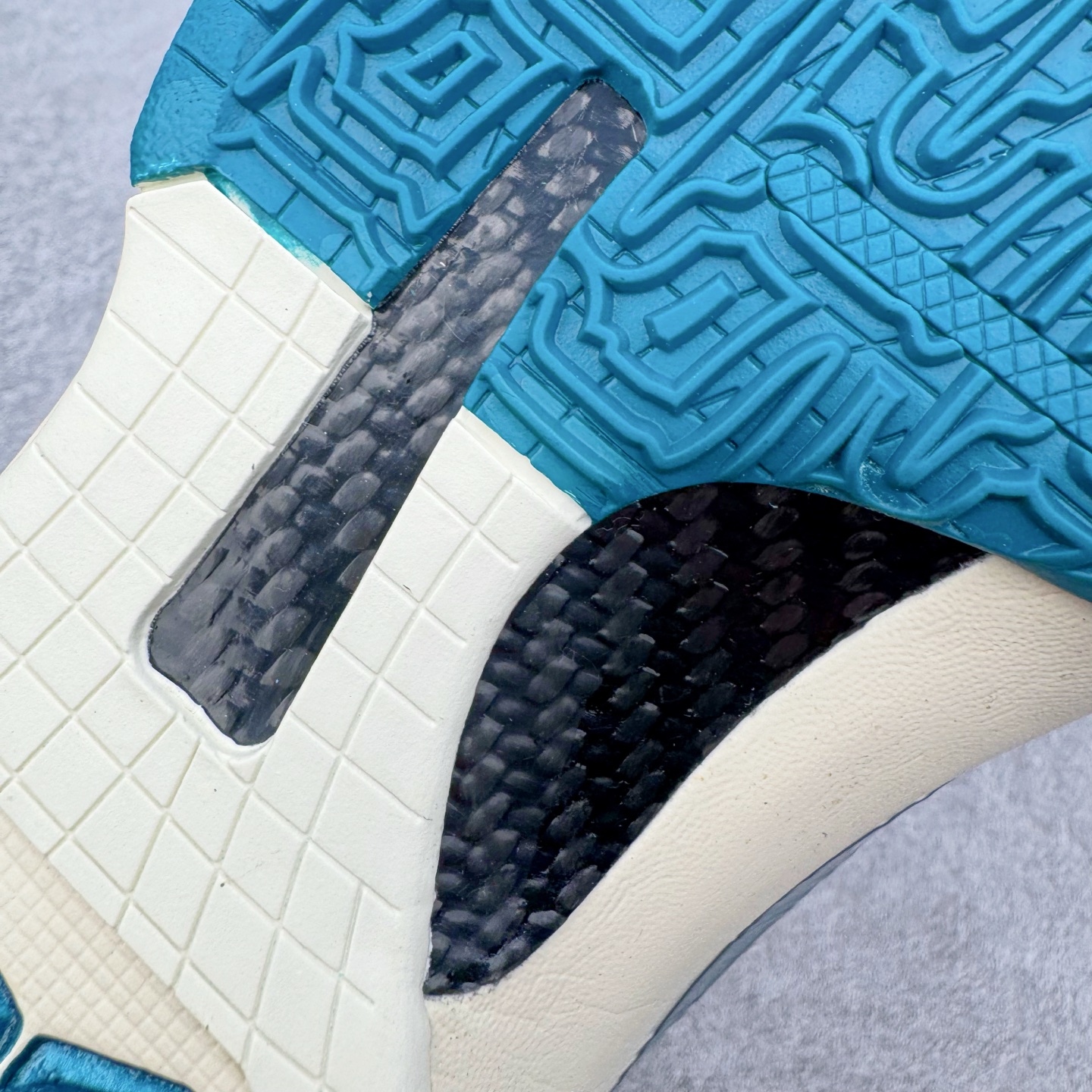 Caitlin Clark x NK Zoom Kobe ZK5 科比5代 克拉克联名 米白蓝 IZ18