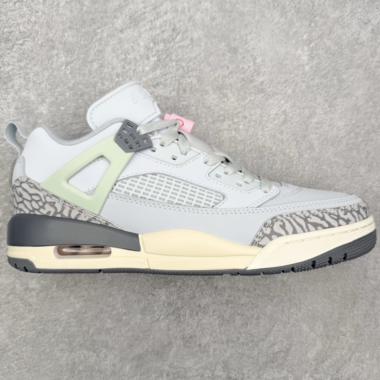 Jordan Spizike Low AJ复古低帮篮球鞋 FQ1759-401 这款鞋子著名导演斯派克李