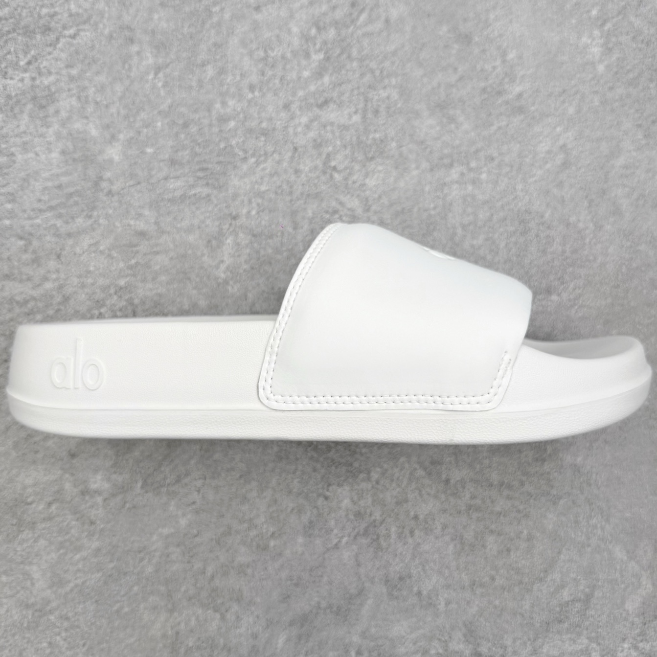 alo yoga Unisex It 舒适百搭 防滑防磨一字拖鞋 男女同款 品牌故事Alo Yoga于2