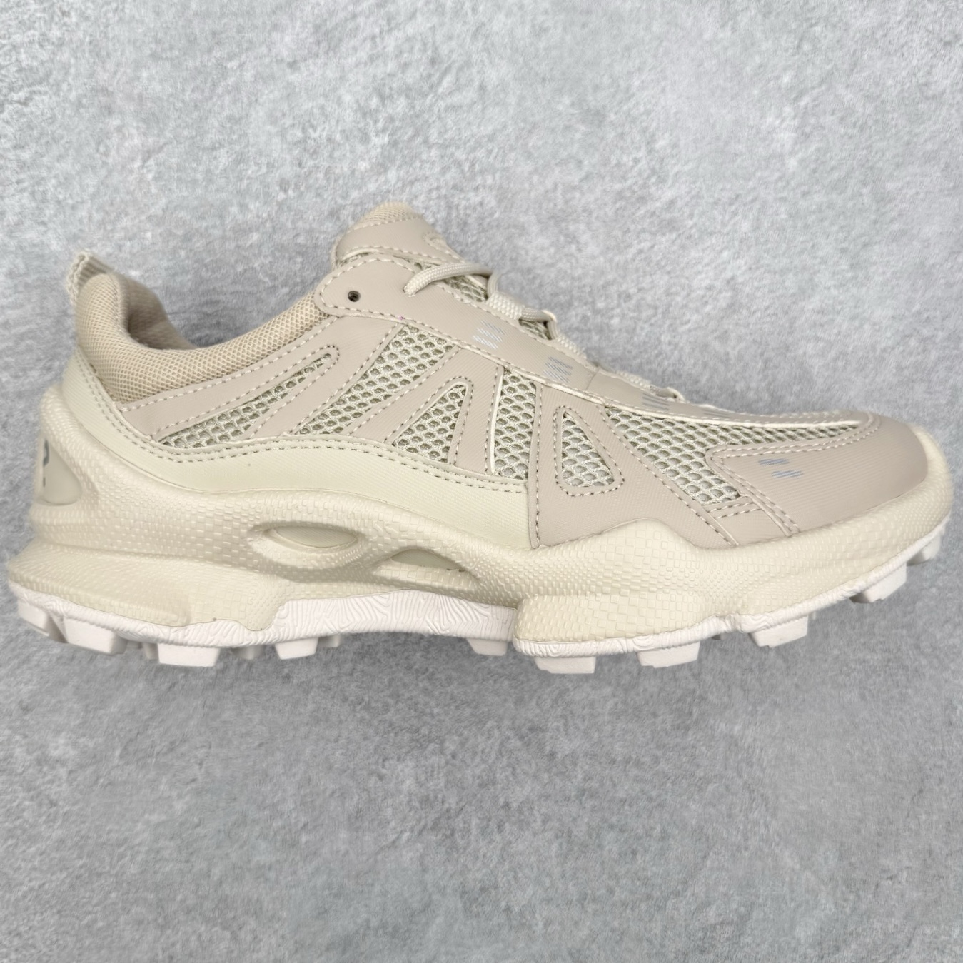 ECCo爱步 Biom C Trail 时尚简约牛皮减震耐磨低帮休闲跑步鞋 ECCO以三大核心特征为依托