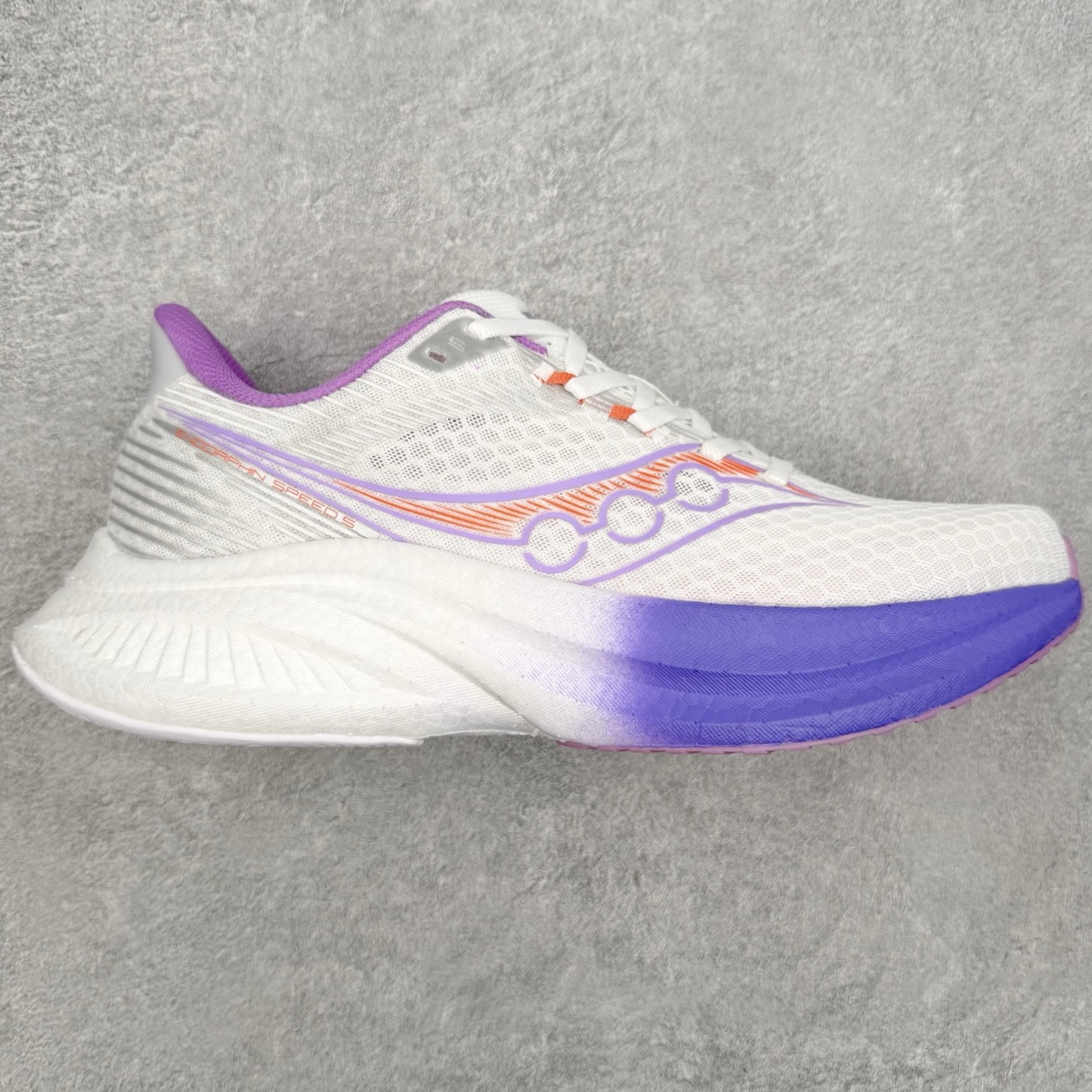 Saucony Endorphin Pro啡鹏 4 碳板竞速训练 低帮跑步鞋 Saucony（索康尼）是