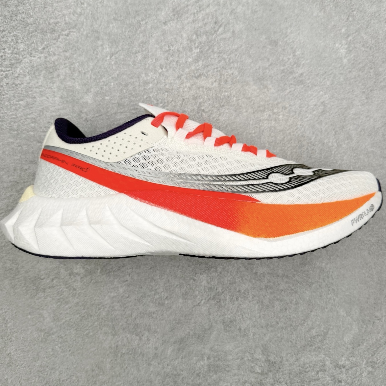 Saucony Endorphin Pro啡鹏 4 碳板竞速训练 低帮跑步鞋 Saucony（索康尼）是