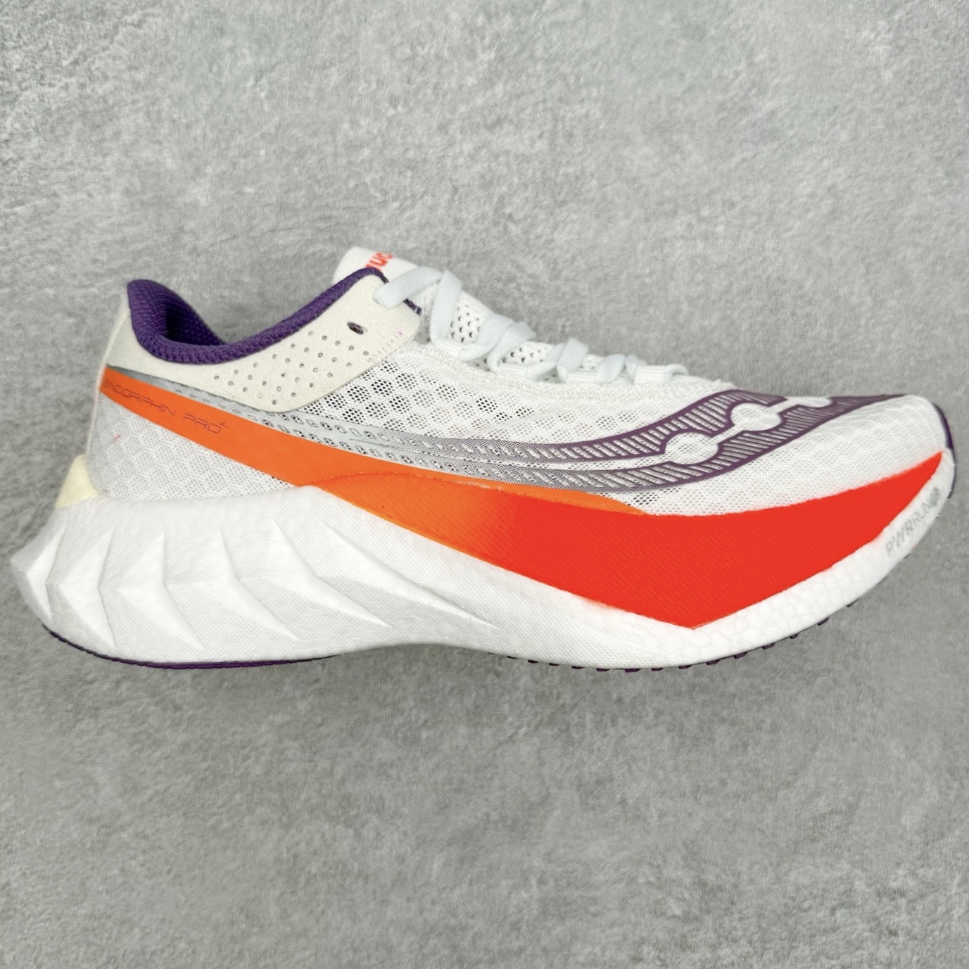 Saucony Endorphin Pro啡鹏 4 碳板竞速训练 低帮跑步鞋 Saucony（索康尼）是