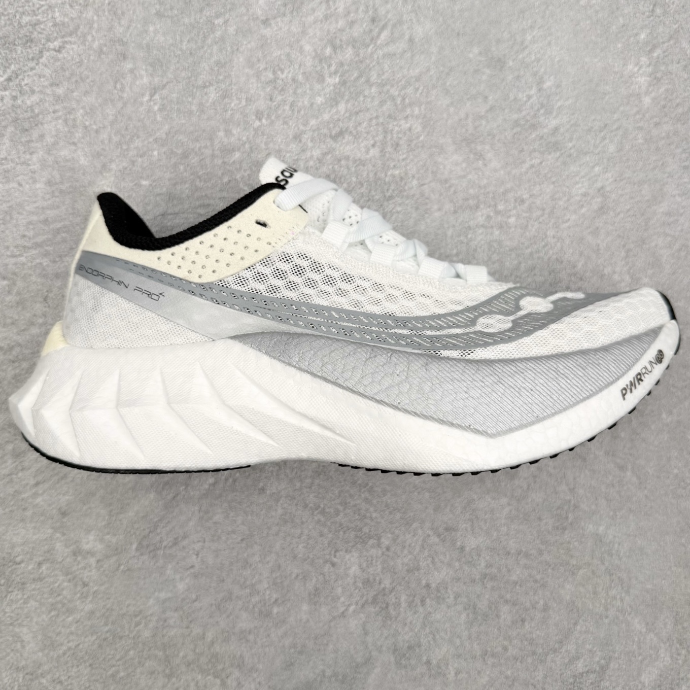 Saucony Endorphin Pro啡鹏 4 碳板竞速训练 低帮跑步鞋 Saucony（索康尼）是