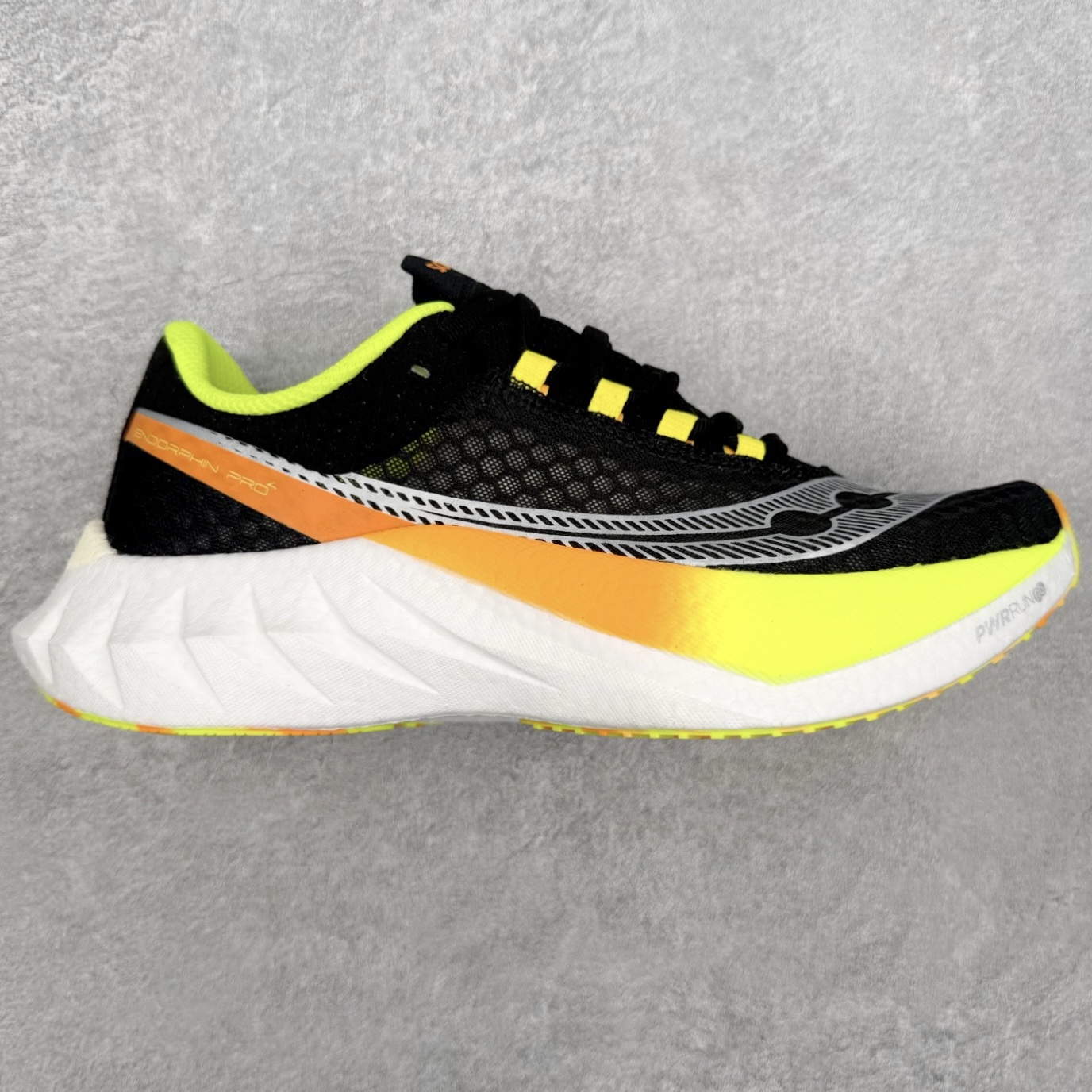 Saucony Endorphin Pro啡鹏 4 碳板竞速训练 低帮跑步鞋 Saucony（索康尼）是