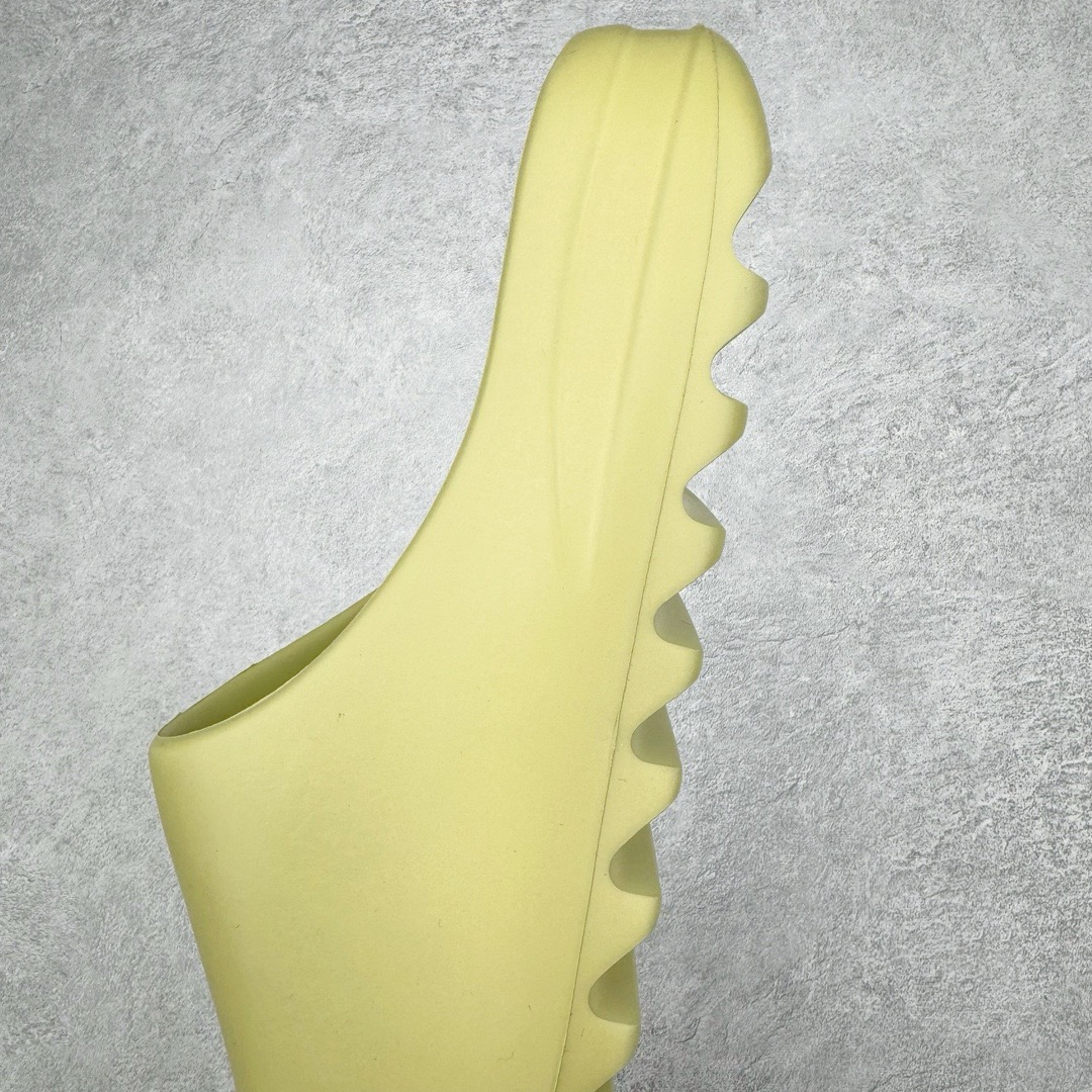 ＃Lw纯原盲盒福利‼️YEEZY SLIDE 椰子拖鞋系列 注意盲盒为软包无盒 报货备注尺码 随机配色 