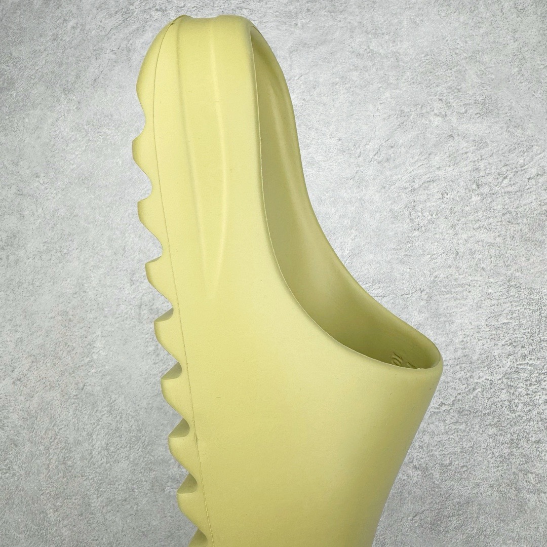 ＃Lw纯原盲盒福利‼️YEEZY SLIDE 椰子拖鞋系列 注意盲盒为软包无盒 报货备注尺码 随机配色 