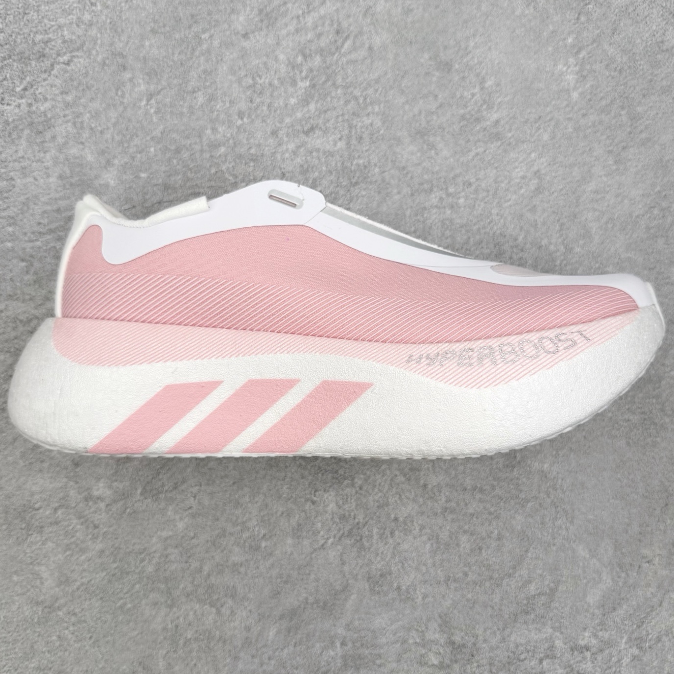 AD Hyperboost Edge 爆米花缓震舒适贴合跑步鞋 在 BOOST 之前冠以了 “HYPER