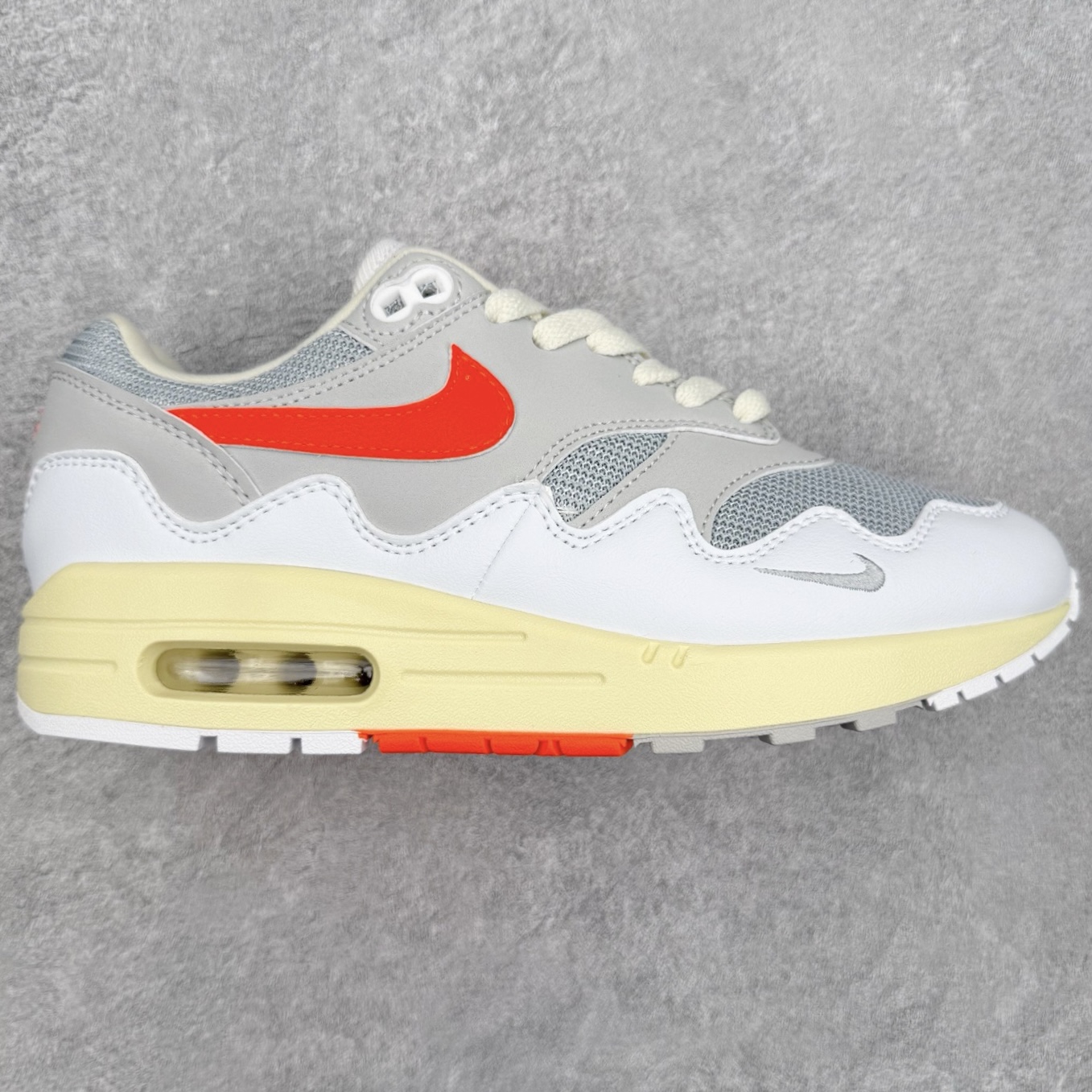 NK Air Max 1 初代复古气垫慢跑鞋 II7055-100 由Tinker Hatfeld和Ma