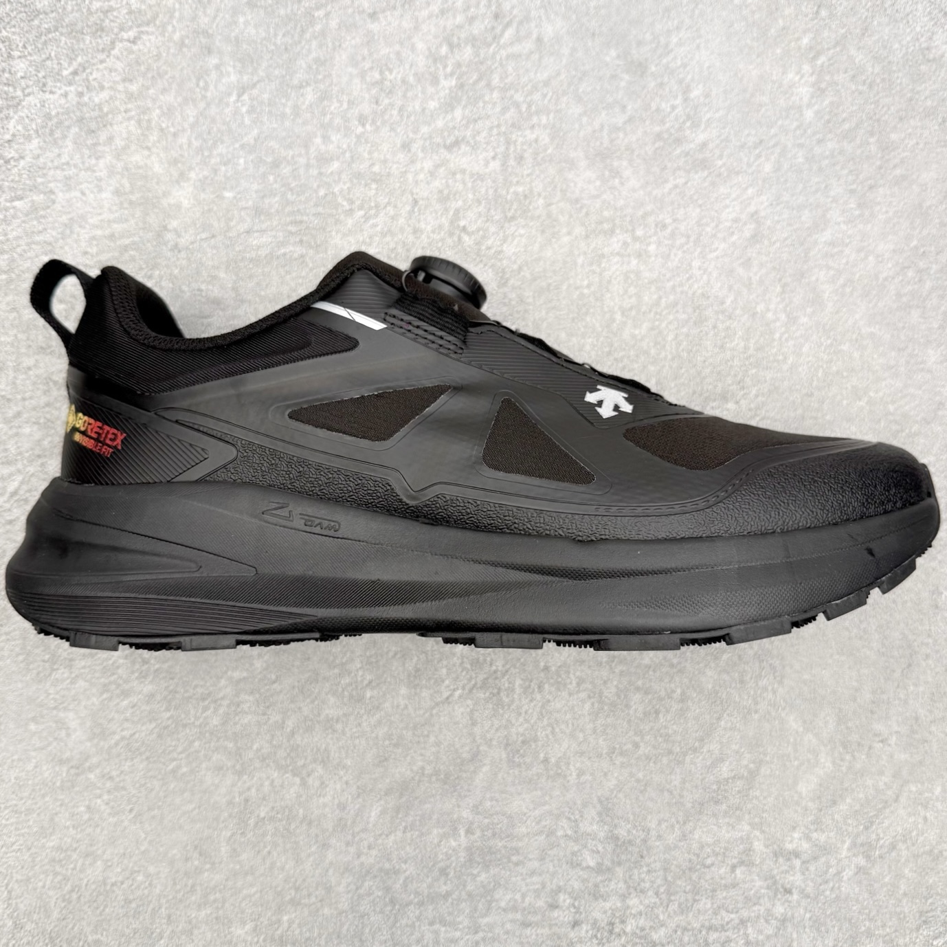 迪桑特DESCENTE RUNNING系列 LAVITATE 3.0 AIR WIRE 缓震舒适 BOA