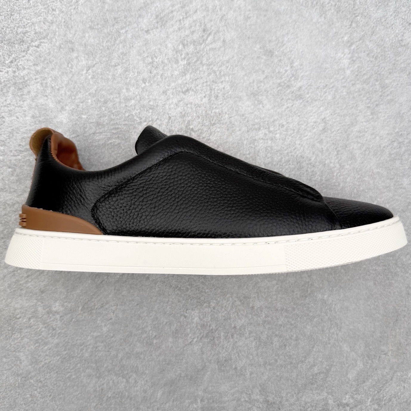 ＃零售版 Zegna Triple Stitch 杰尼亚皮革 圆头平底 低帮低帮运动鞋 摔花纹牛皮制成，