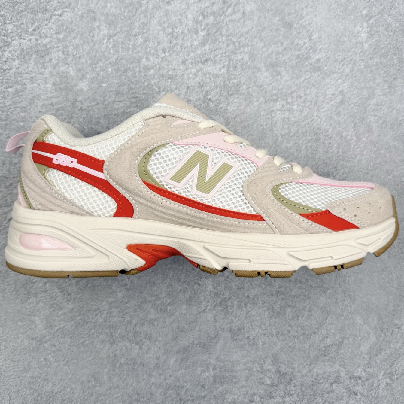 New Balance NB530 新百伦复古透气跑步鞋 抛弃过往以皮革为主的人气轮廓 以极具复古风范的