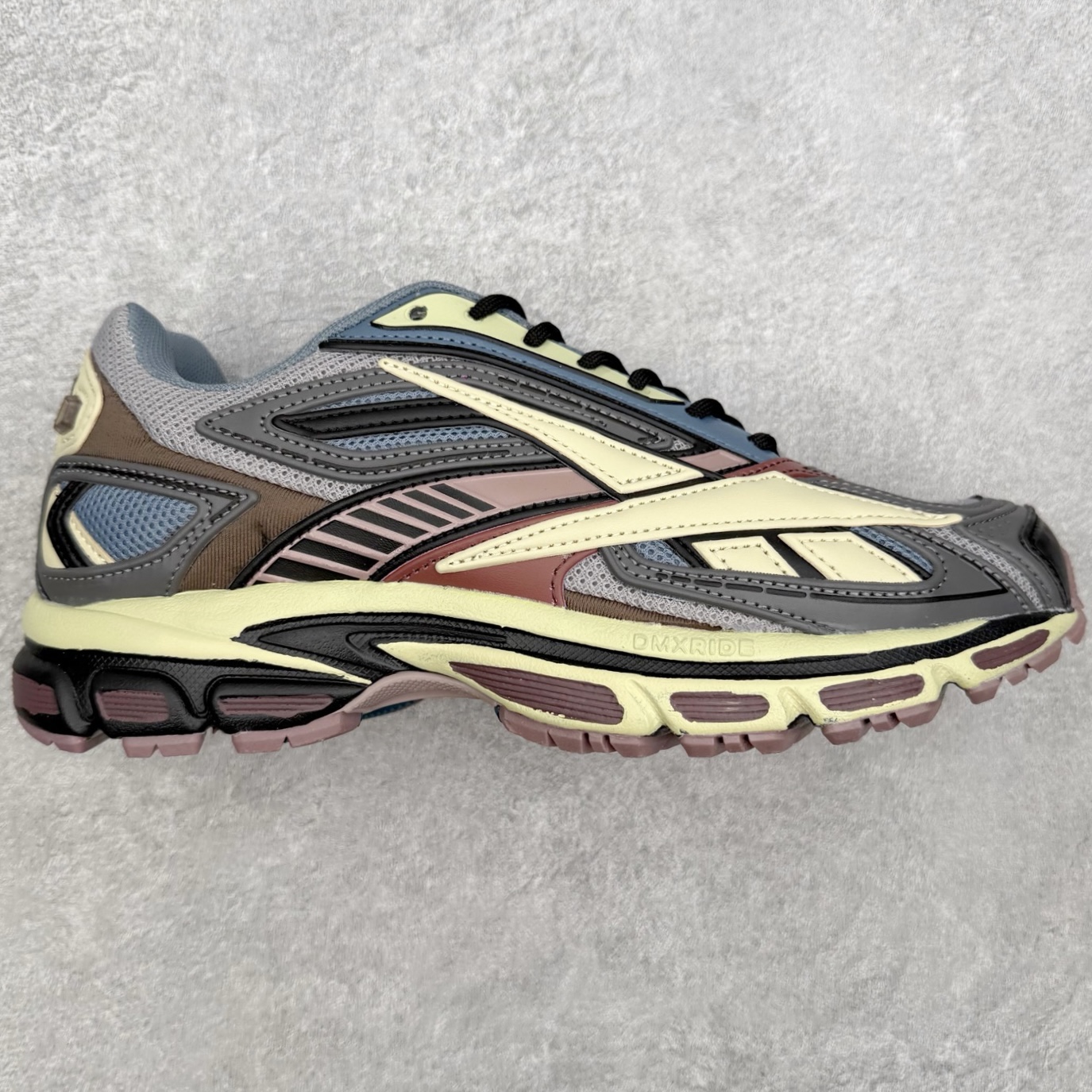 Reebok Premier Road Ultra 舒适 低帮跑步鞋 男女同款 从健身到街头，从不循规蹈