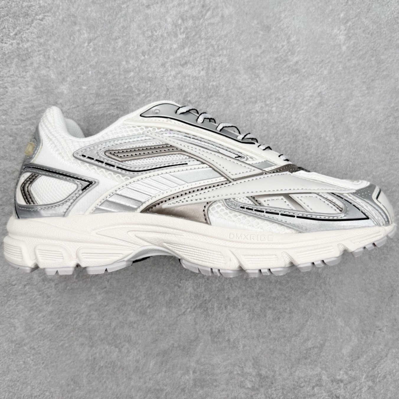 Reebok Premier Road Ultra 舒适 低帮跑步鞋 男女同款 从健身到街头，从不循规蹈