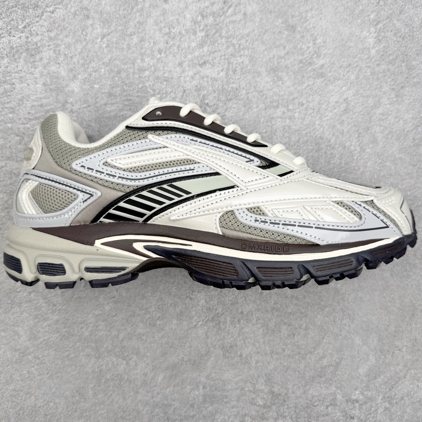 Reebok Premier Road Ultra 舒适 低帮跑步鞋 男女同款 从健身到街头，从不循规蹈