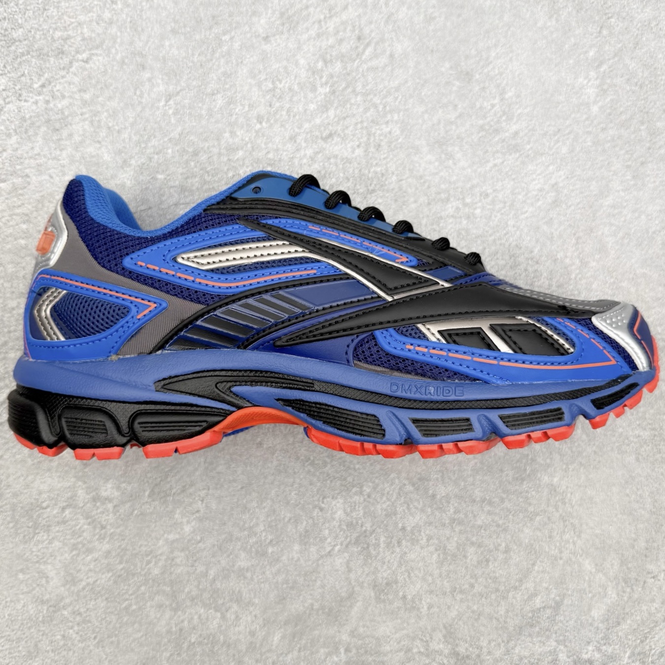 Reebok Premier Road Ultra 舒适 低帮跑步鞋 男女同款 从健身到街头，从不循规蹈