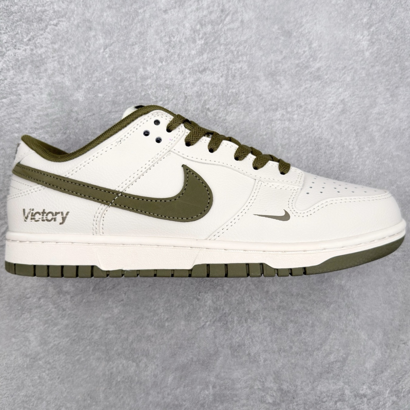 ＃YC纯原 NK Dunk Low 劲松绿 WG0319-146 此款摒弃了高饱和度的张扬，选择了一种沉