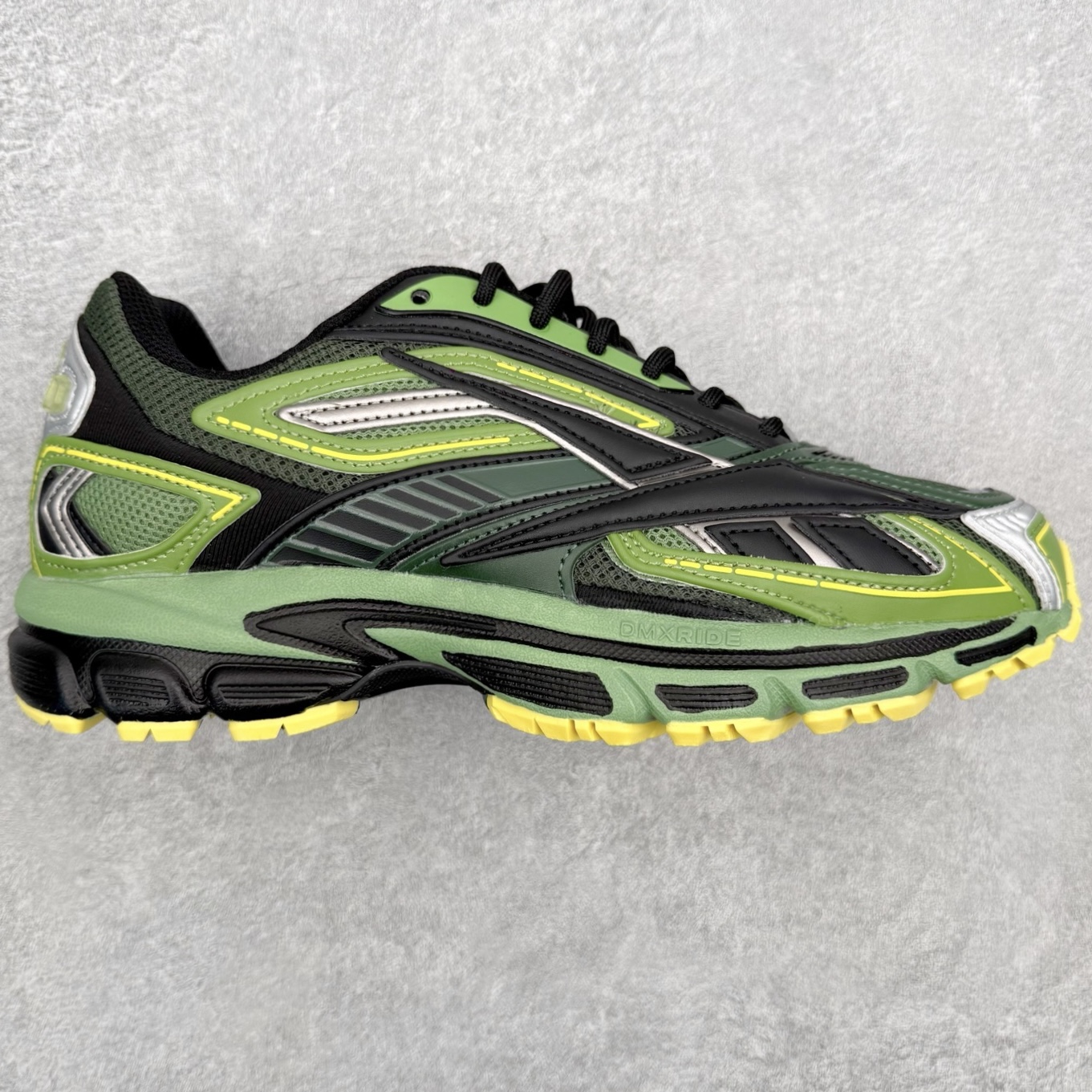 Reebok Premier Road Ultra 舒适 低帮跑步鞋 男女同款 从健身到街头，从不循规蹈