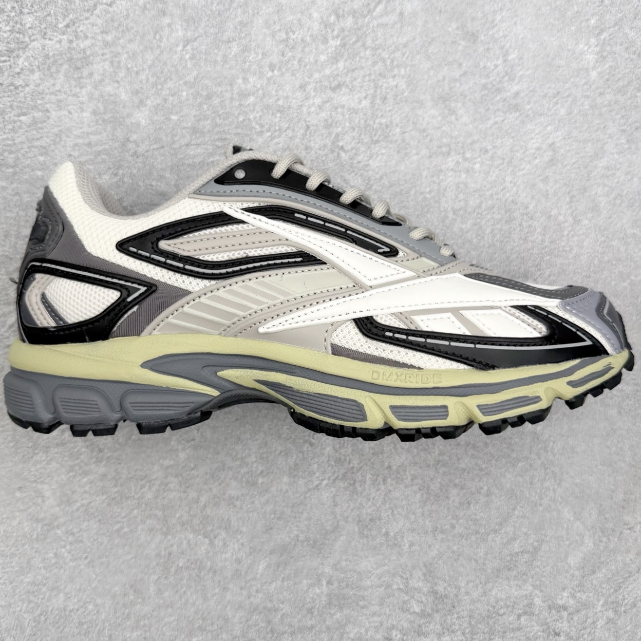Reebok Premier Road Ultra 舒适 低帮跑步鞋 男女同款 从健身到街头，从不循规蹈