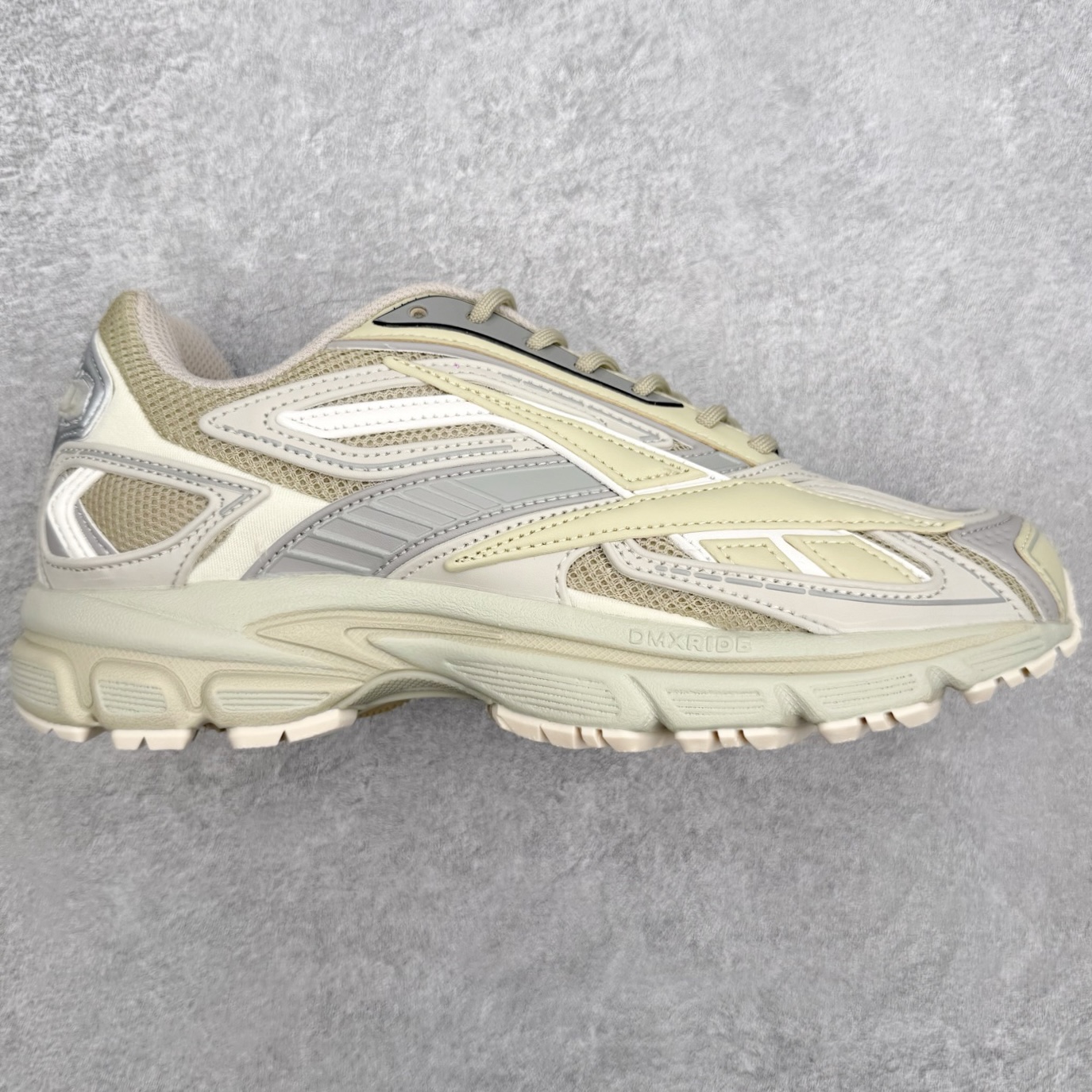 Reebok Premier Road Ultra 舒适 低帮跑步鞋 男女同款 从健身到街头，从不循规蹈