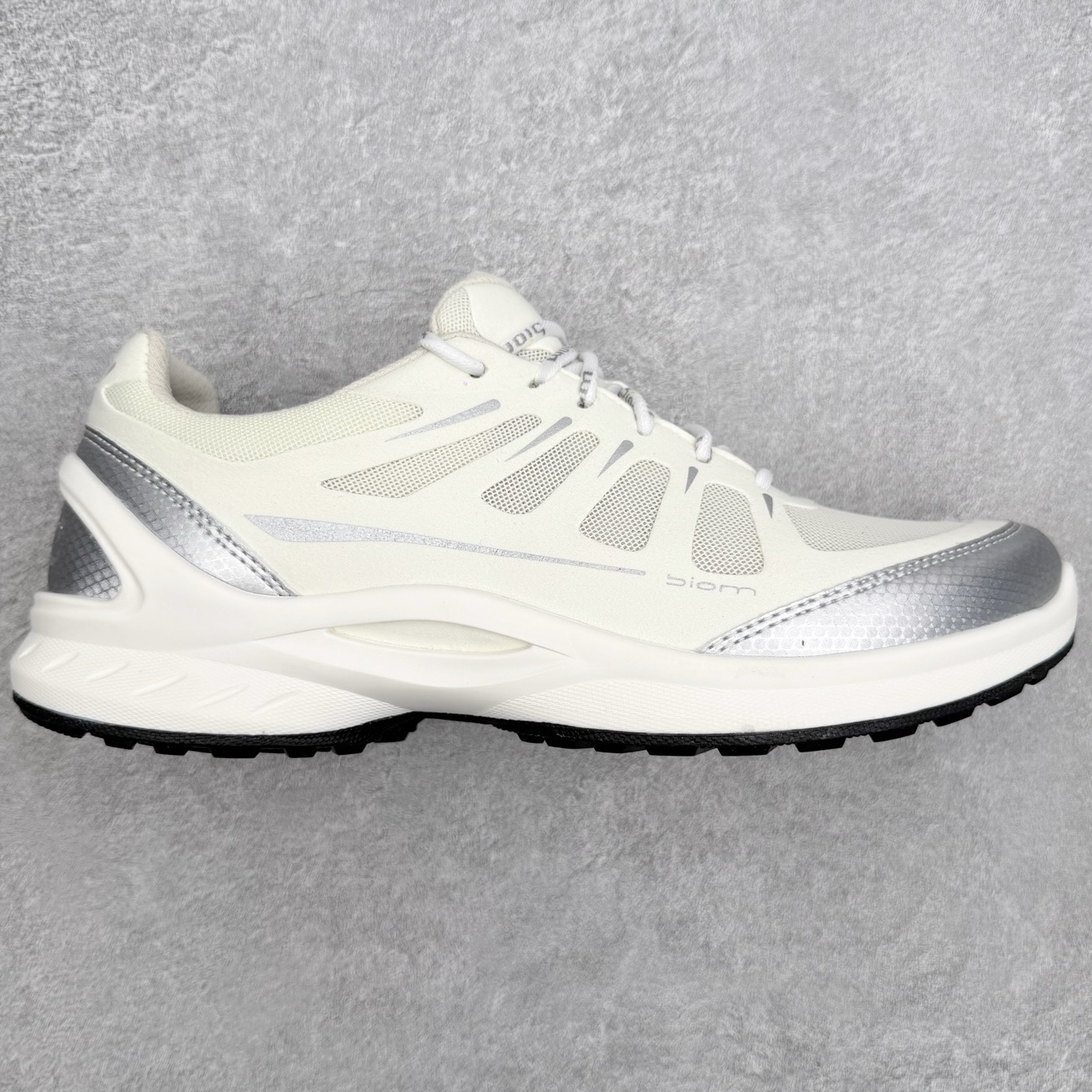 ECCo爱步 Biom C Trail 时尚简约牛皮减震耐磨低帮休闲跑步鞋 ECCO以三大核心特征为依托