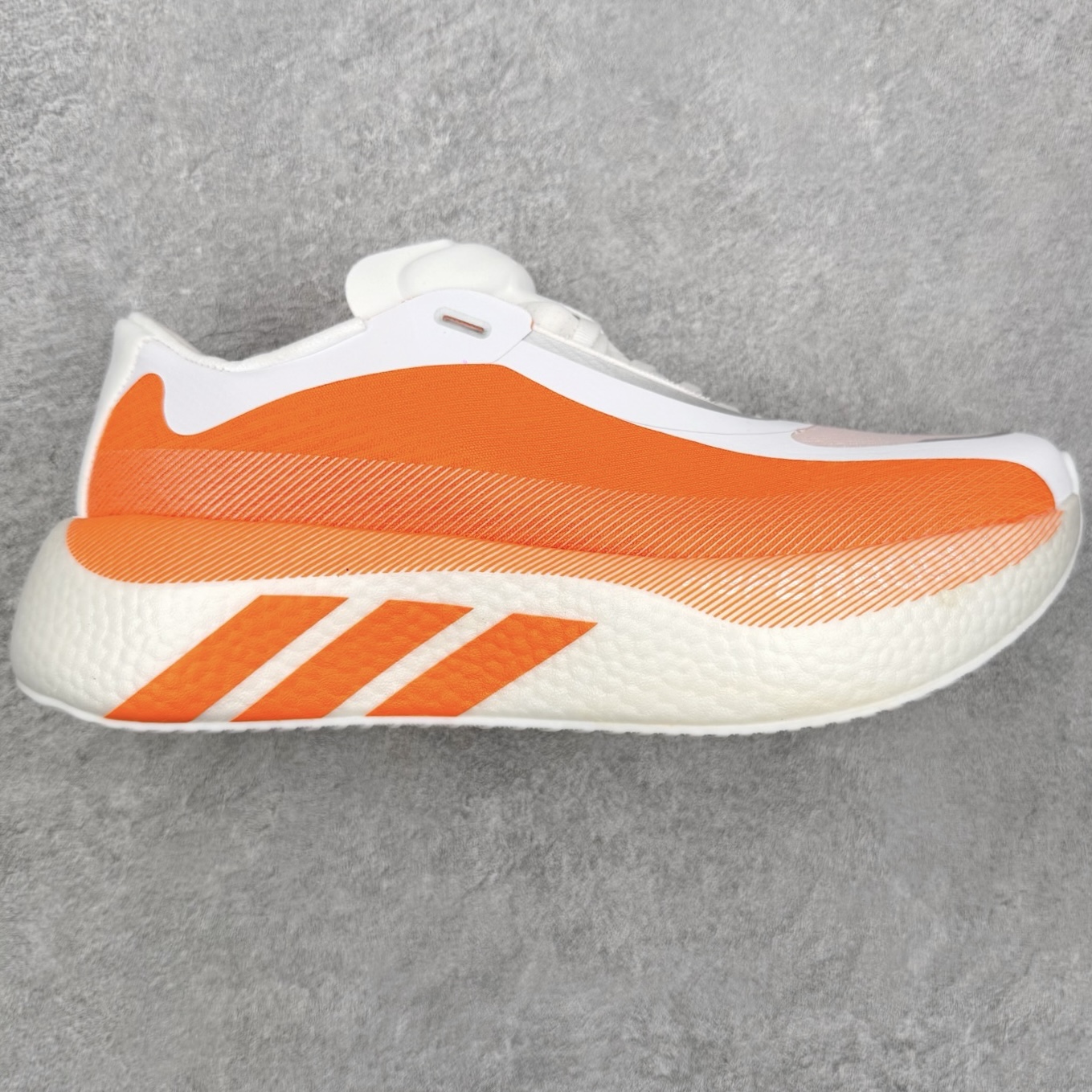 AD Hyperboost Edge 爆米花缓震舒适贴合跑步鞋 在 BOOST 之前冠以了 “HYPER