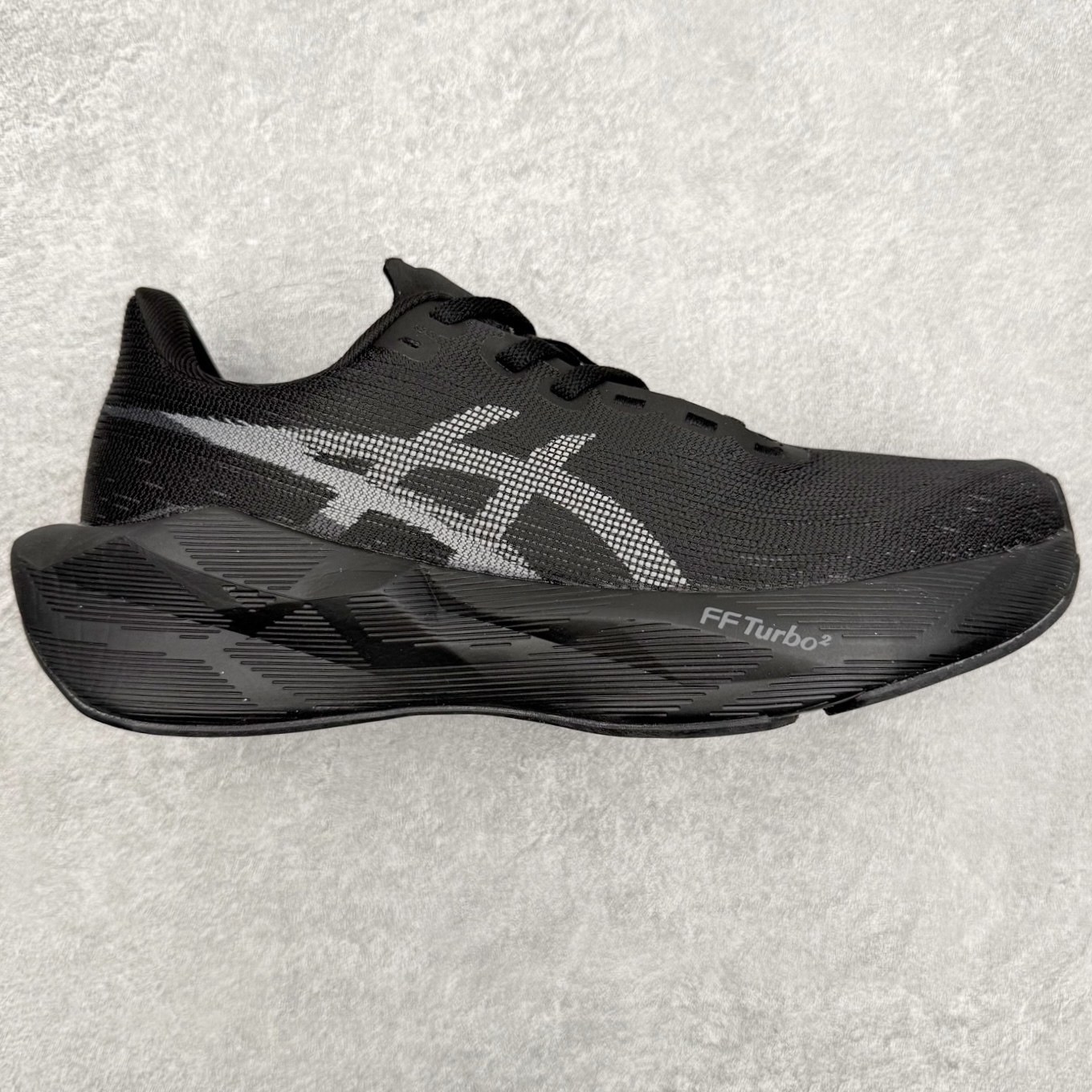 ASICS NOVABLAST 6 舒适百搭低帮马拉松训练竞速跑步鞋 ASICS（亚瑟士）是日本实业家鬼