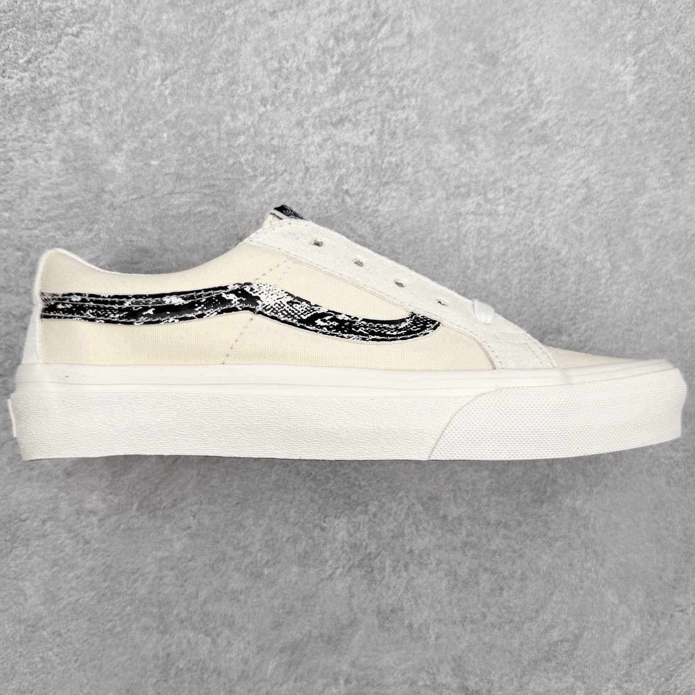 Vans Sk8-Low Reissue Sf 白蛇范斯复古休闲硫化帆布鞋鞋款以SK8-Low鞋身为蓝本