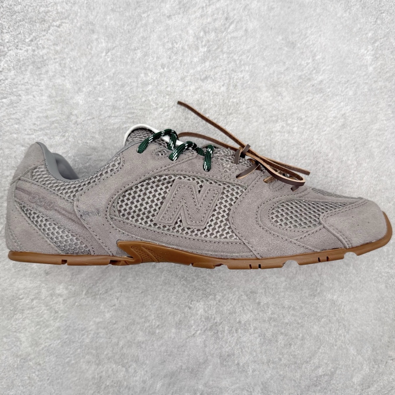 MiuMiu x New Balance NB530 SL 缪缪联名系列低帮经典复古休闲运动鞋 近几年运