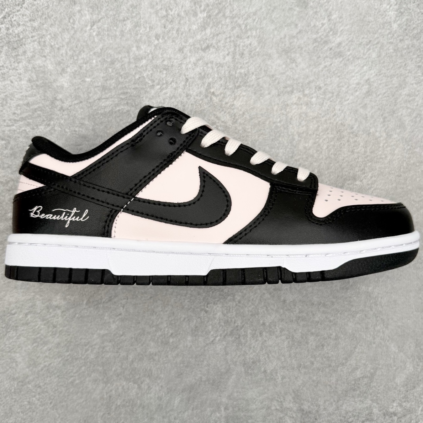 ＃YC纯原 NK Dunk Low 黑粉拿铁 DD1391-100 当酷飒的黑色，遇上温柔的拿铁粉，经典