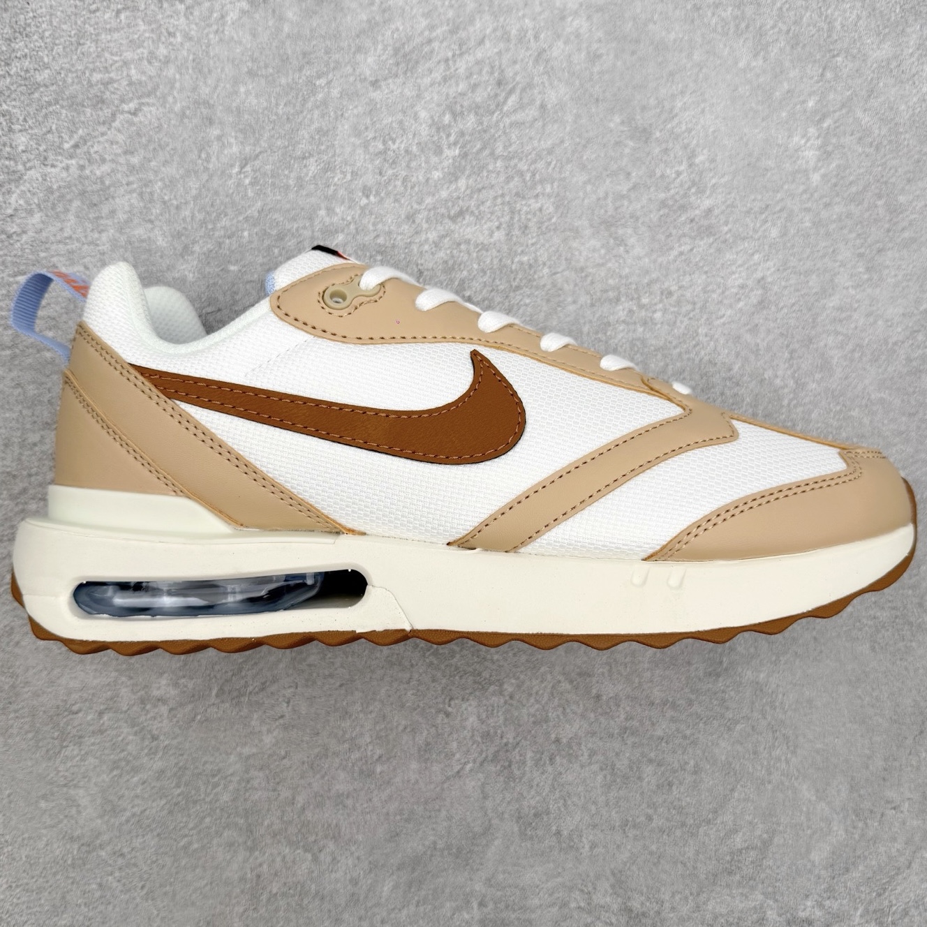 NK Air Max Dawn 黎明系列低帮气垫百搭休闲运动慢跑鞋 IR7542-121 采用柔软翻毛皮