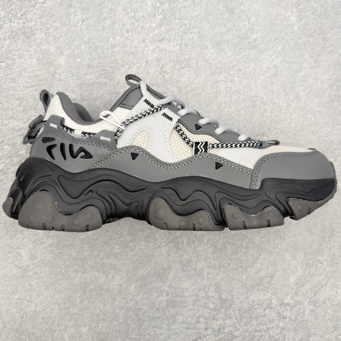 FILA FLUID 5 斐乐猫爪五代百搭低帮复古老爹风潮流休闲运动慢跑鞋 自老爹鞋开始流行于街头 FI