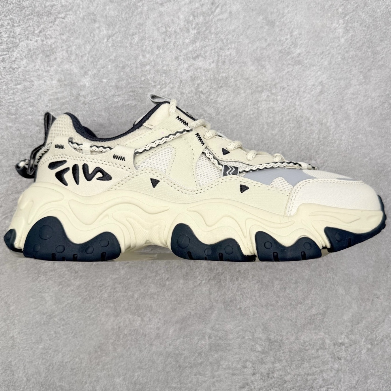 FILA FLUID 5 斐乐猫爪五代百搭低帮复古老爹风潮流休闲运动慢跑鞋 自老爹鞋开始流行于街头 FI