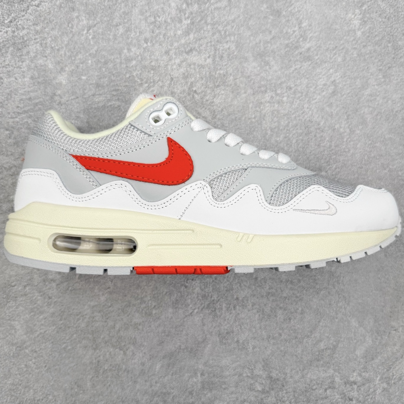 NK Air Max 1 初代复古气垫慢跑鞋 由Tinker Hatfeld和Mark Parker在1