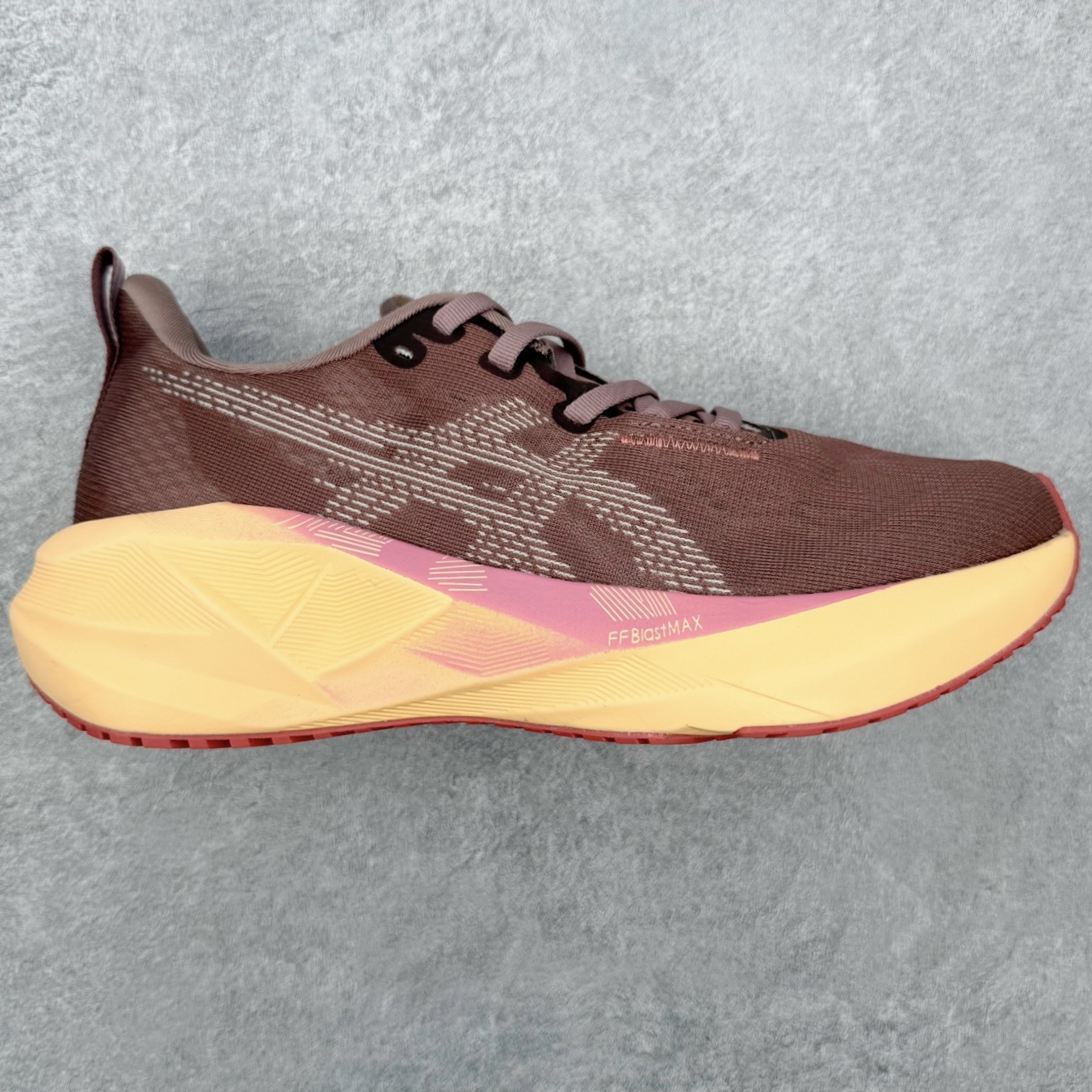 ＃XN ASICS NOVABLAST 5 舒适百搭低帮马拉松训练竞速跑步鞋 ASICS（亚瑟士）是日本