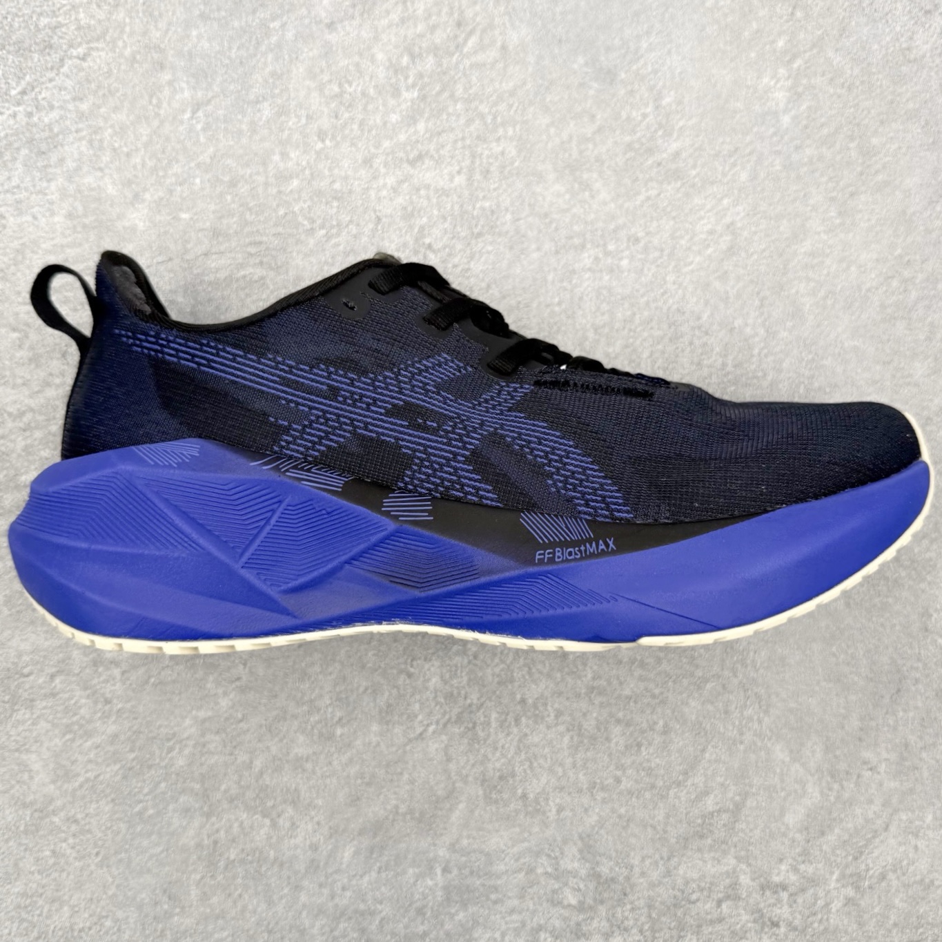 ＃XN ASICS NOVABLAST 5 舒适百搭低帮马拉松训练竞速跑步鞋 ASICS（亚瑟士）是日本