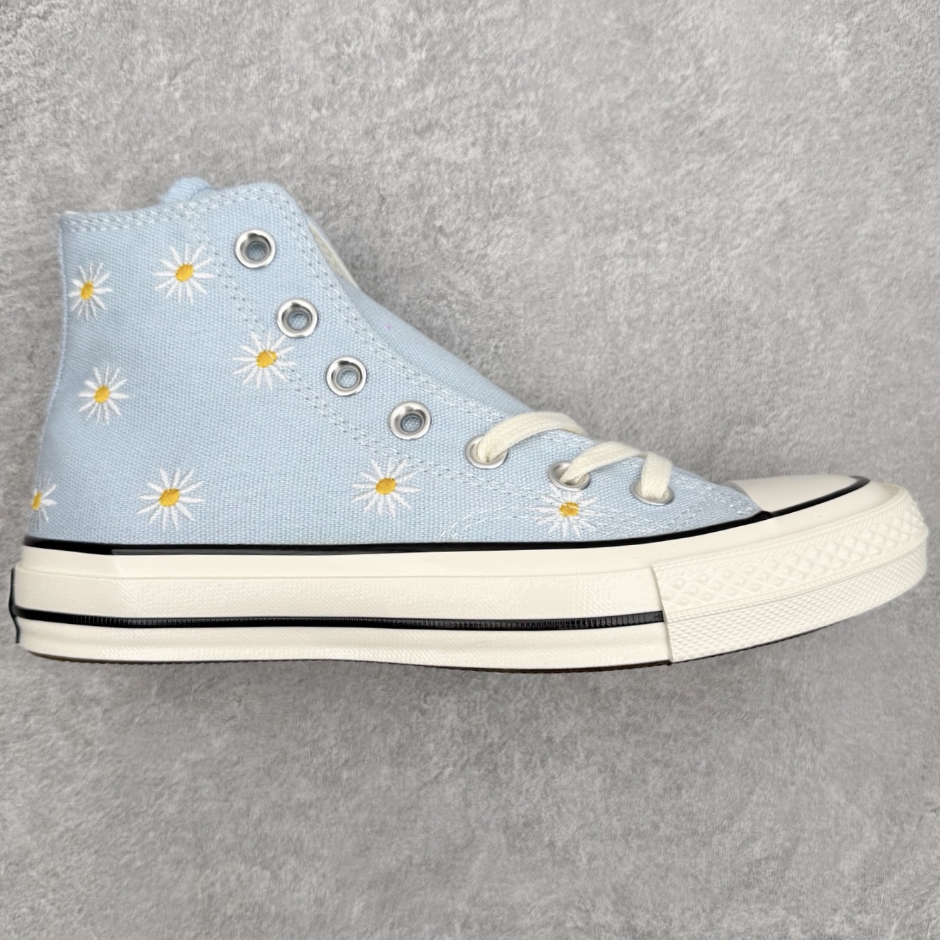 Converse Chuck 70s 雏菊刺绣🌼匡威复古刺绣小花休闲高帮帆布鞋采用经典1970s高帮鞋型