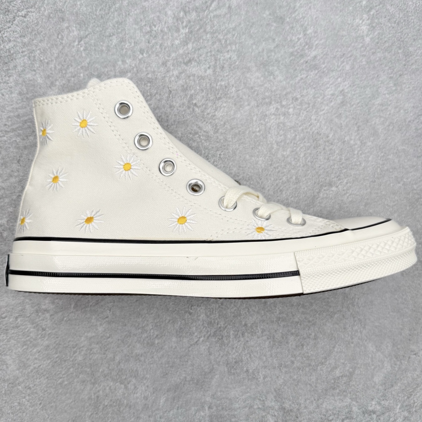 Converse Chuck 70s 雏菊刺绣🌼匡威复古刺绣小花休闲高帮帆布鞋采用经典1970s高帮鞋型