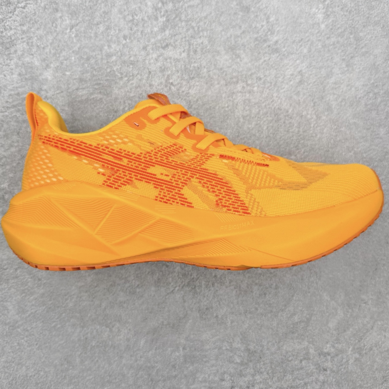 ＃XN ASICS NOVABLAST 5 舒适百搭低帮马拉松训练竞速跑步鞋 ASICS（亚瑟士）是日本