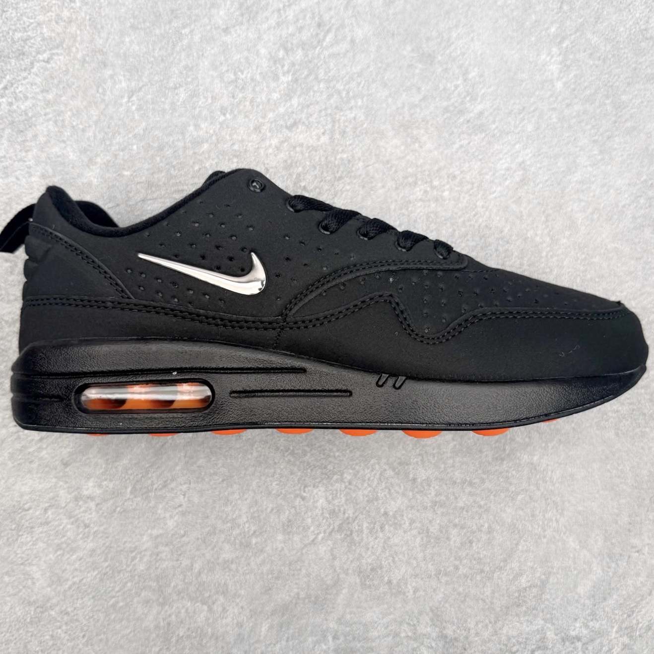 NK Air Max 1 初代复古气垫慢跑鞋 由Tinker Hatfeld和Mark Parker在1