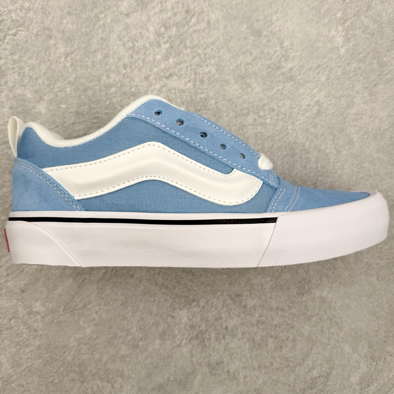 Vans Knu Skool 蓝白肥胖版立体大Logo 加厚鞋舌低帮复古休闲硫化面包鞋货号：VN000D