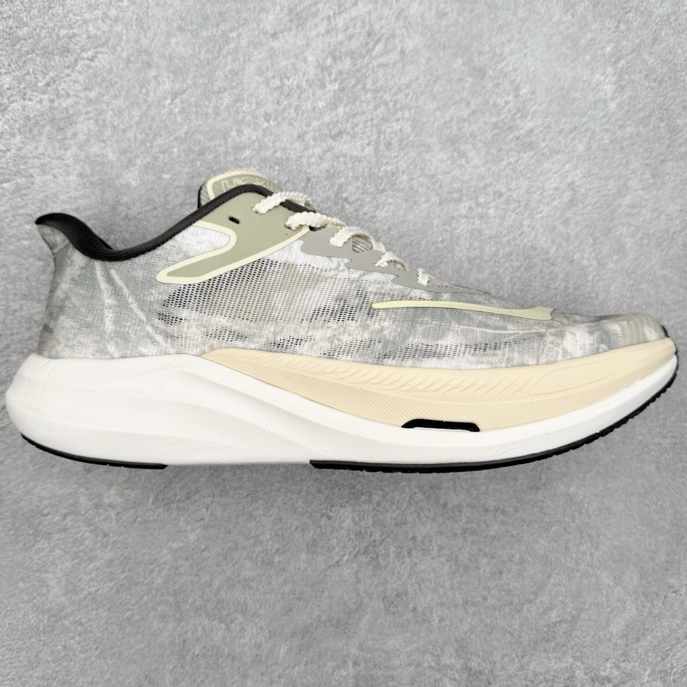 HOKA ONE ONE × John Elliott Rocket X 3 舒适贴合跑步鞋 男女同款 