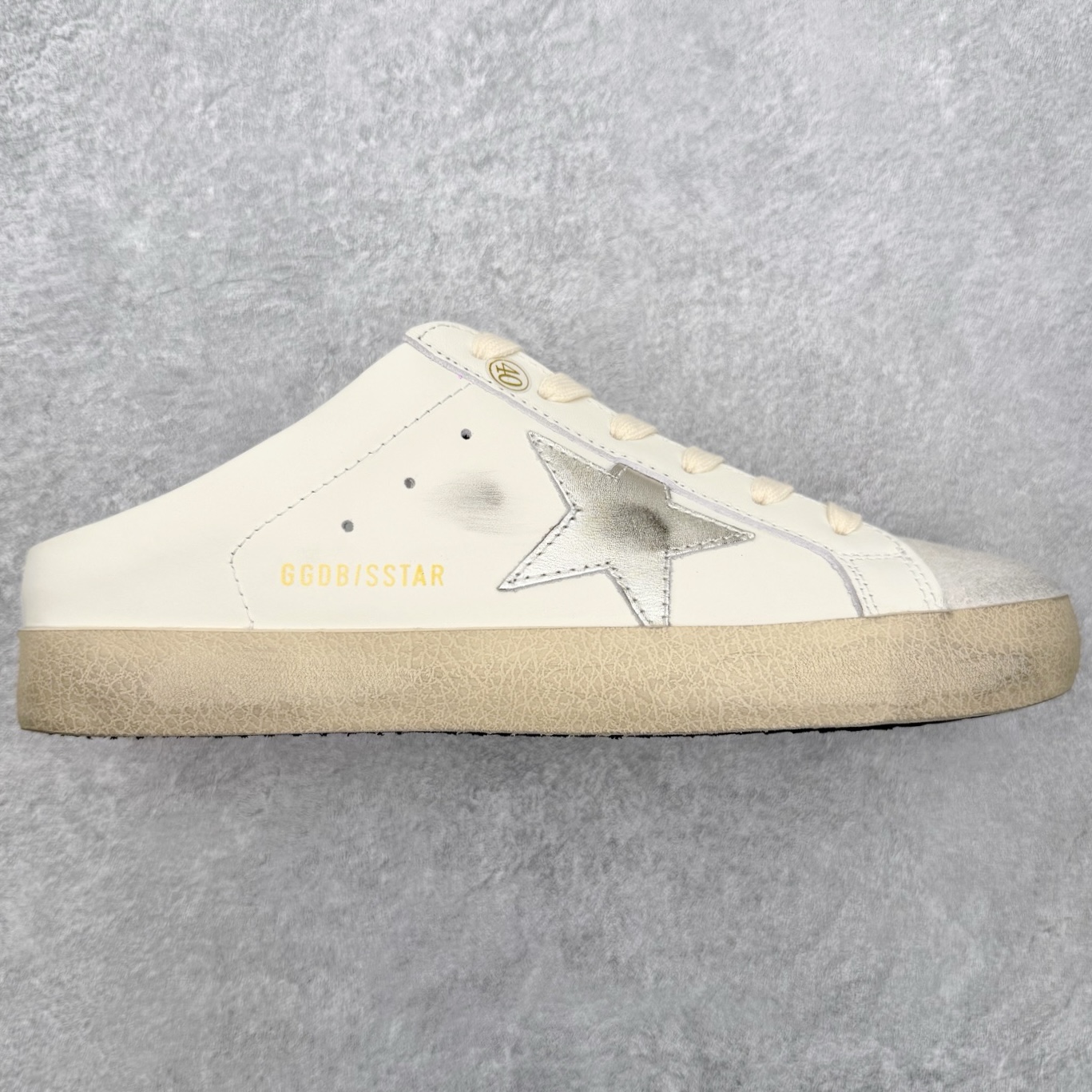 Golden Goose Super-Star GGDB 小脏鞋休闲时尚板鞋 设计有一种不修边幅的酷感 