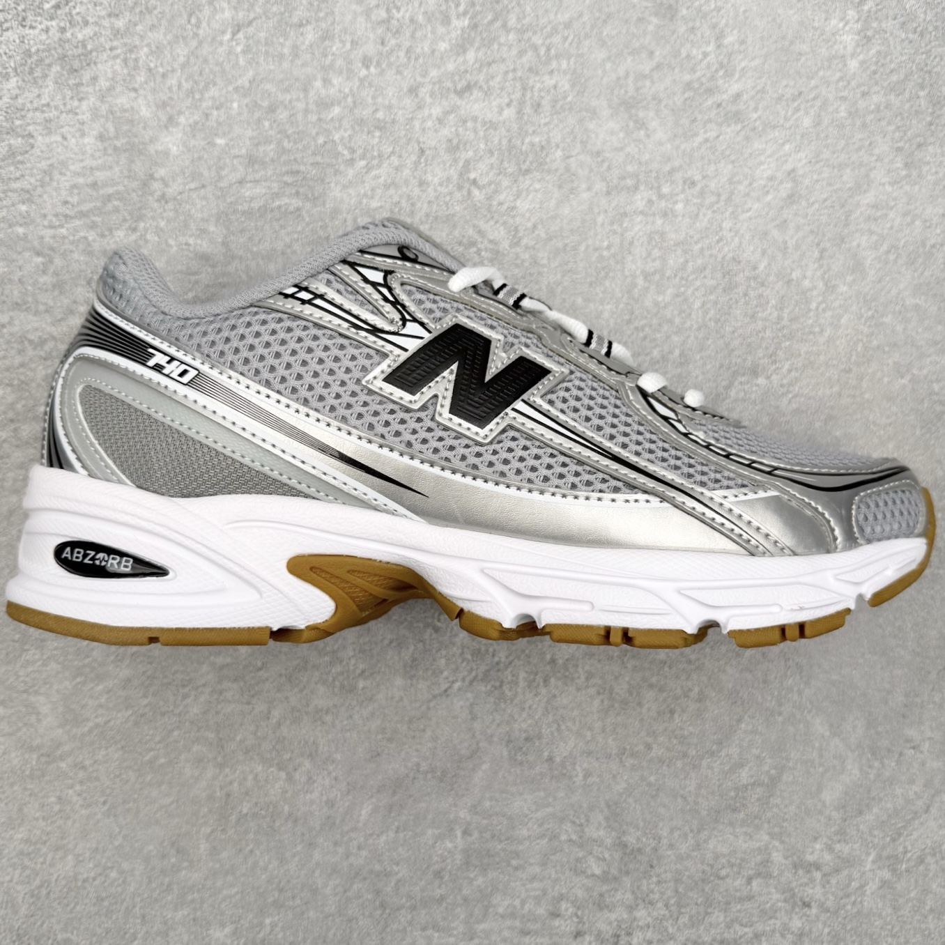 New Balance MR740 NB新百伦系列复古老爹风休闲运动慢跑鞋 采用轻质牛剖革拼接透气网眼衬