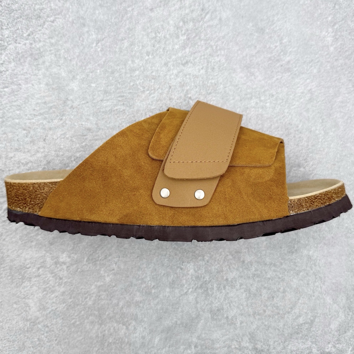 ＃GD广顶 Birkenstock Roma 勃肯绒面金属针扣软木底拖鞋 牛皮绒面革质地柔软 搭配可调节